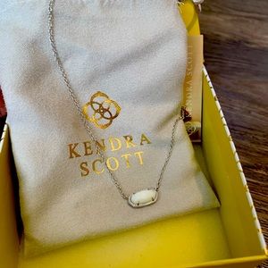 Kendra Scott Elisa Silver Short Pendant Necklace in Ivory Mother-of-Pearl